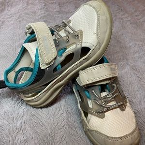 OshKosh play shoe- open back